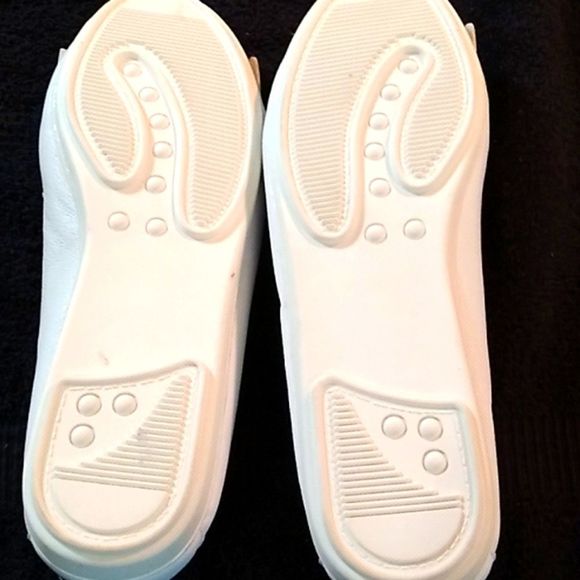 Leather moccasins size 7 medium never worn. - Picture 4 of 4